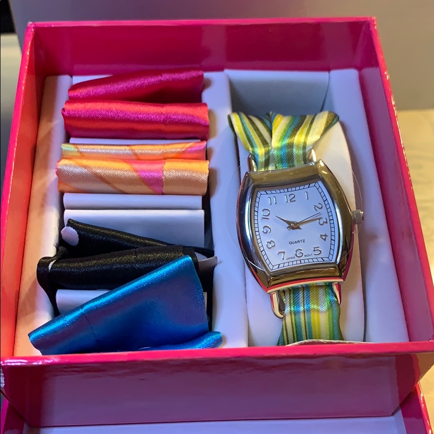 Brand New Scarf Watch Set With 5 Looks